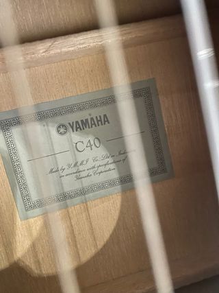 Guitarra Clásica Yamaha C40 + Funda y Afinador