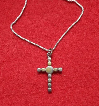 Collar Cruz Vintage Plata y Cristales