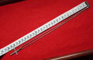 Collar Cruz Vintage Plata y Cristales