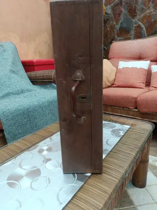 Maleta antigua de madera