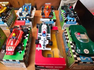 Lote di auto classiche Scalextric con scatole