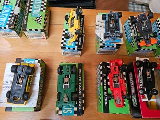 Lote di auto classiche Scalextric con scatole