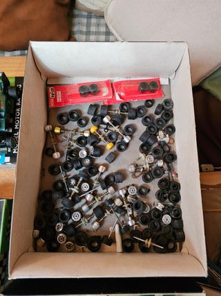 Lote di auto classiche Scalextric con scatole