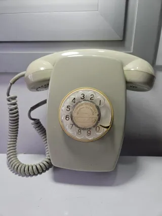 Teléfono antiguo de disco