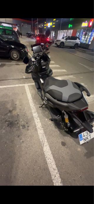 Honda ADV 350 Maxi Scooter Negra/Gris