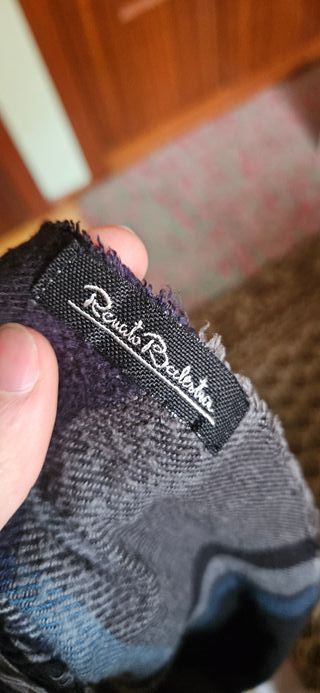 Bufanda de cuadros azul y negro