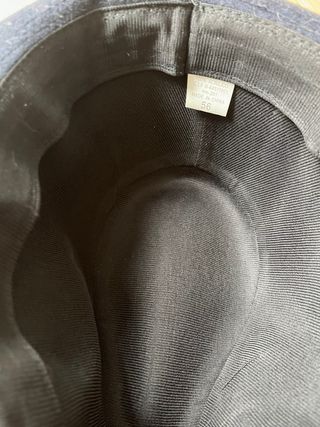 Sombrero de fieltro azul marino