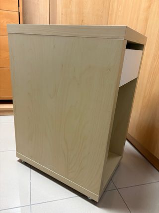 Mesa madera y cajón blanco con ruedas