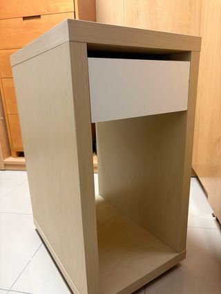 Mesa madera y cajón blanco con ruedas