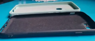 2 Fundas para móvil (negras y claras)