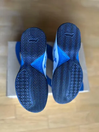 Deportivas Asics chico blancas y azules