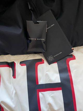 Chaqueta Tommy Hilfiger Azul Marino y Rojo