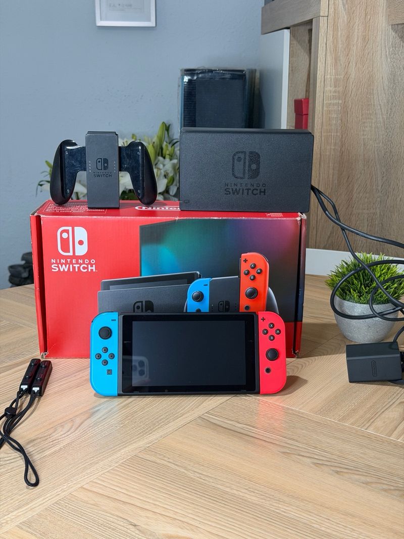 Nintendo Switch V2 (Batería Mejorada) + Caja