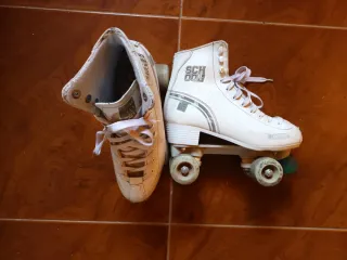 Pattini a rotelle bianchi