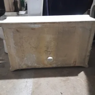 Fregadero antiguo de porcelana con sello