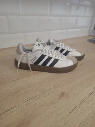 Adidas Bambas Blancas y Marrones