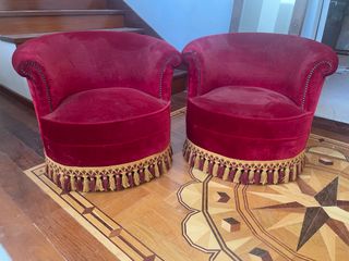 Sofá de terciopelo rojo