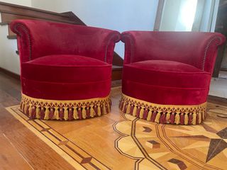 Sofá de terciopelo rojo