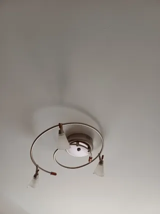 Lámpara de techo espiral plateada