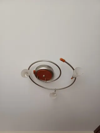 Lámpara de techo espiral plateada