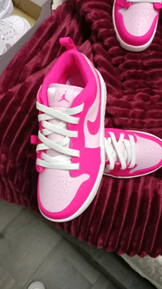 Zapatillas Nike Jordan Rosa y Blanco