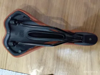 Sillín bici marrón nuevo a estrenar