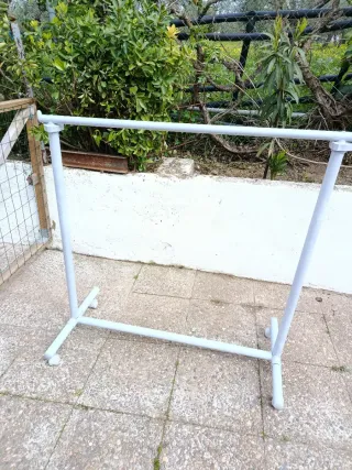 Burra perchero metálico gris