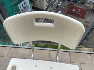 Silla de ducha adaptable