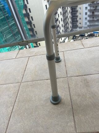 Silla de ducha adaptable