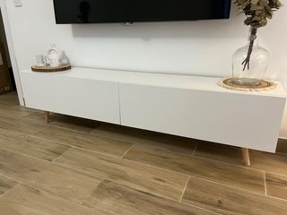 Mesa,4 Sillas Comedor mueble TV y mesa baja