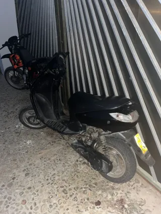 Peugeot Vivacity 50 Scooter Negra.