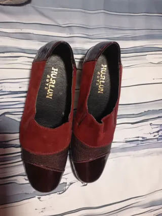 Zapatos burdeos con cuña