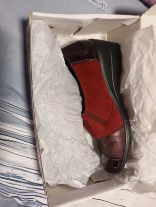 Zapatos burdeos con cuña