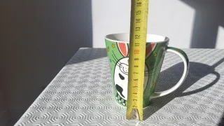 Taza de porcelana con diseño de conejo