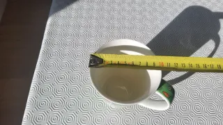 Taza de porcelana con diseño de conejo