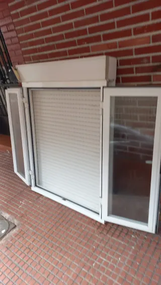 Ventanas blancas de aluminio