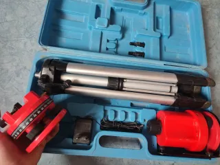 Nivel Láser Kinzo con Trípode y Accesorios