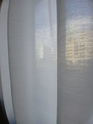 Cortinas blancas y barra