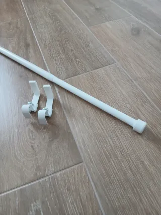 Cortinas blancas y barra