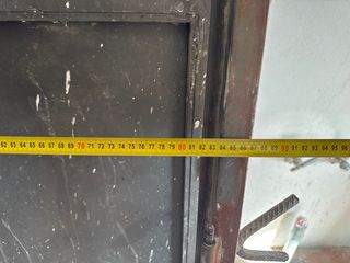 Puerta de forja con cristal y barrotes