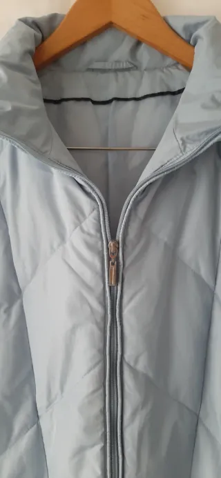 Chaqueta azul acolchada