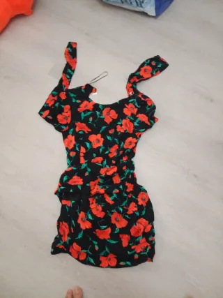 Vestiti vari 2€ scorrimento foto offerta