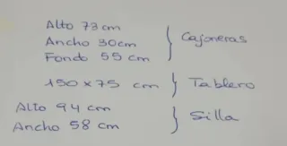 Escritorio negro de madera