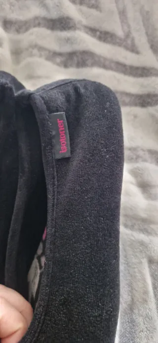 Zapatillas negras con lazo y estampado floral