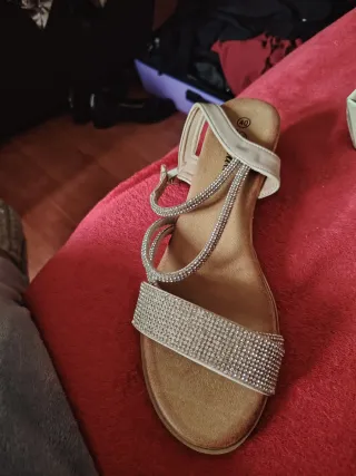 Sandalias Brillantes Beige/Plata Talla 40