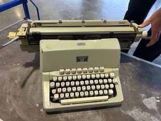 Máquina de escribir Hermes 9