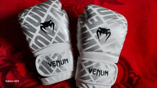 Guantes de Boxeo Venum Blanco y Gris