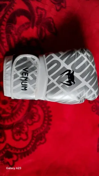 Guantes de Boxeo Venum Blanco y Gris
