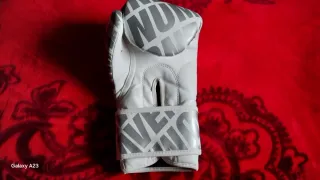 Guantes de Boxeo Venum Blanco y Gris