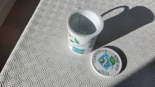 Taza de cerámica con filtro y tapa